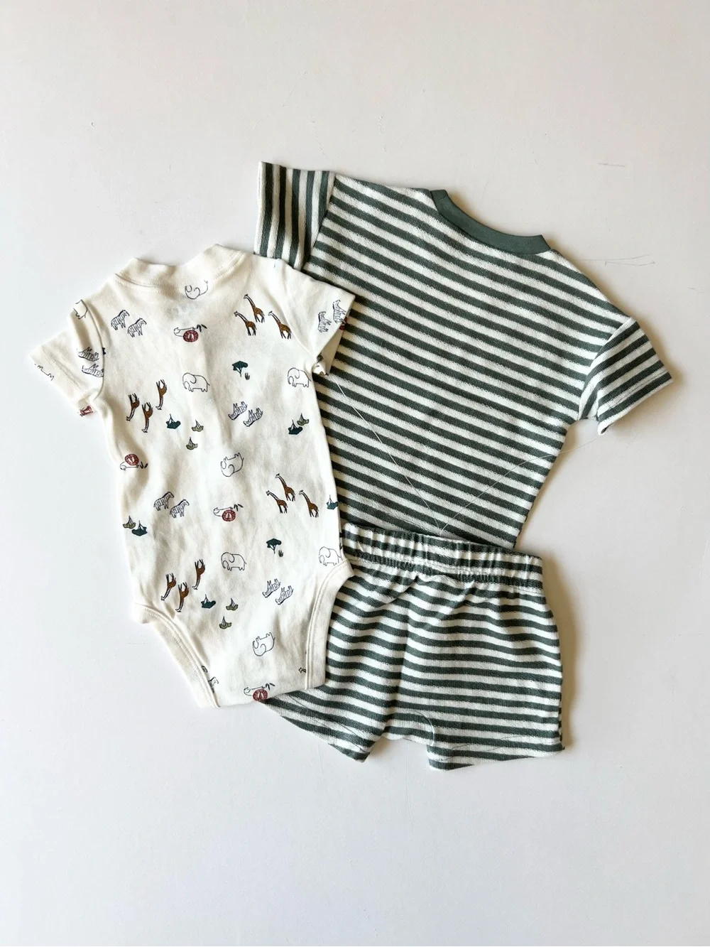 Carter’s 3pc Striped Knit Tee & Animal Print Bodysuit Set Size 3mon Green Cream